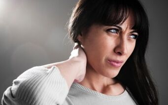Moteris nerimauja dėl gimdos kaklelio osteochondrozės simptomų